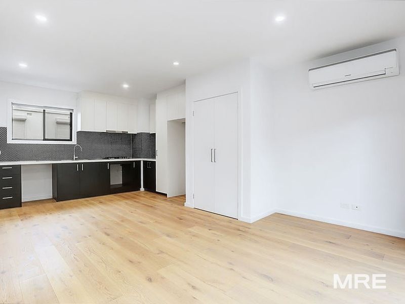 2/4 Mccomas Street