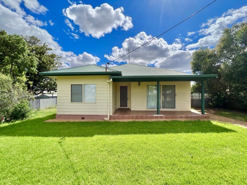 82 High Street, Parkes, NSW 2870