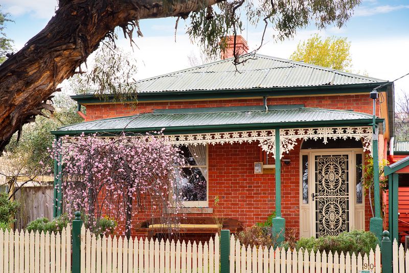 90 Hargraves Street, Castlemaine, VIC 3450 Property Details