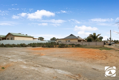 277 Warnock Street, Broken Hill, NSW 2880 photo 2 of 5